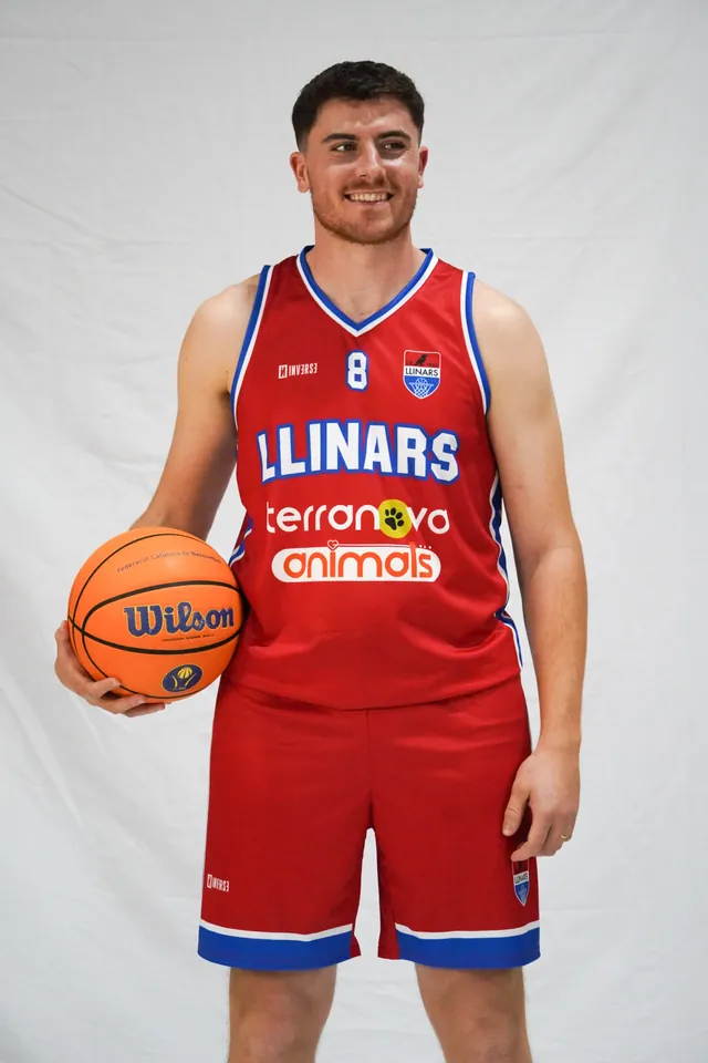 Jugadores del CB Llinars con la equipación de Terranova Animals